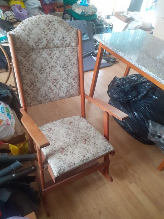 Vând Balansoar lemn, tapițat, impecabil