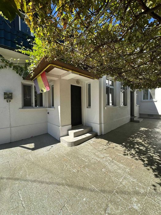 VIND imobil ultracentral singur in curte ALEEA  Democratiei nr 8