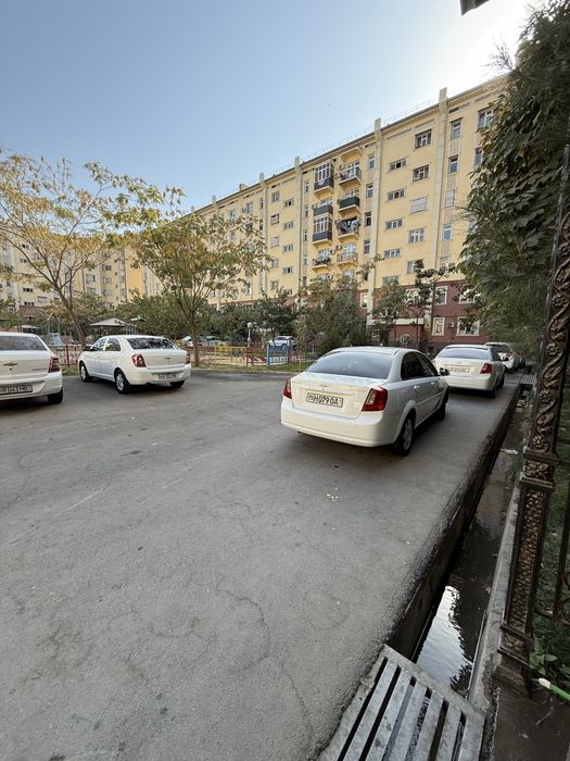 Срочна квартира сотилади сергели 6 А навастройка метро 2 чи бекат