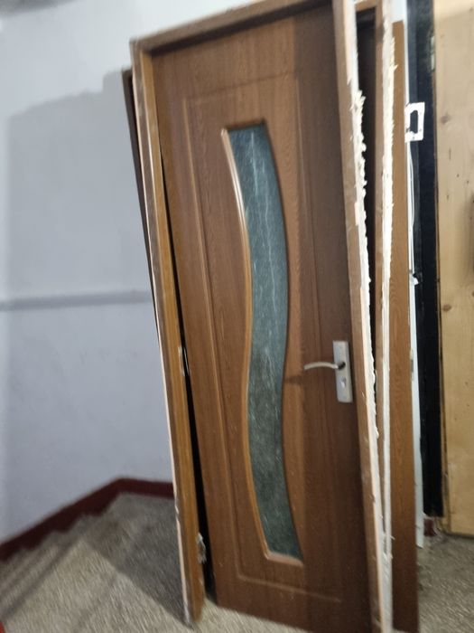 Vand usi de apartament si boiler electric,folosite,dar in stare buna,