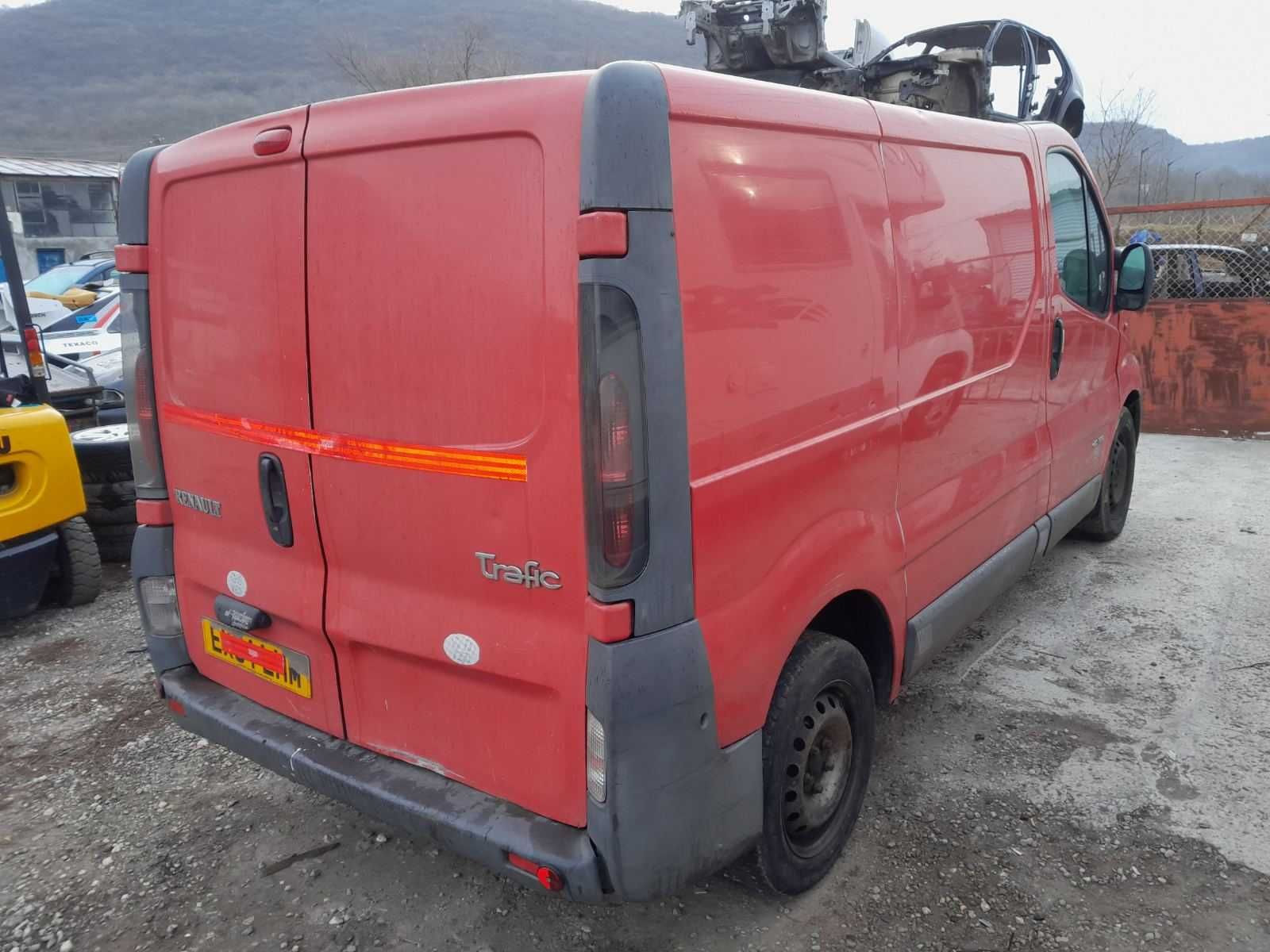 Renault Trafic 2004 г. на части