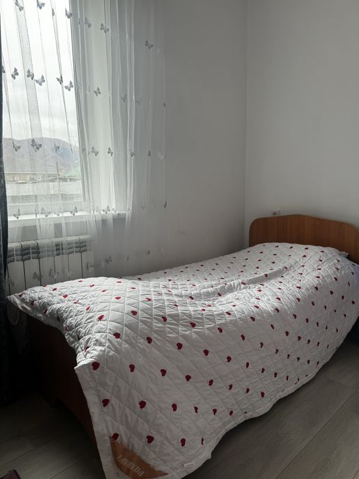 Кровать , детские полки , навесной шкафчик , кресло