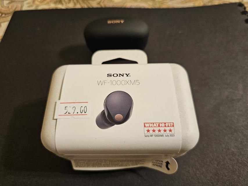 Чисто нови, неизползвани слушалки SONY