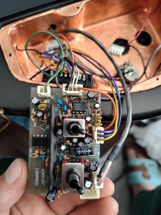 Chitară Fernandes cu sustain