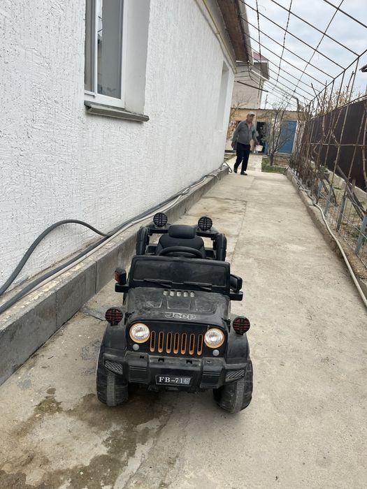 Балалардың алғашқы көлігі.