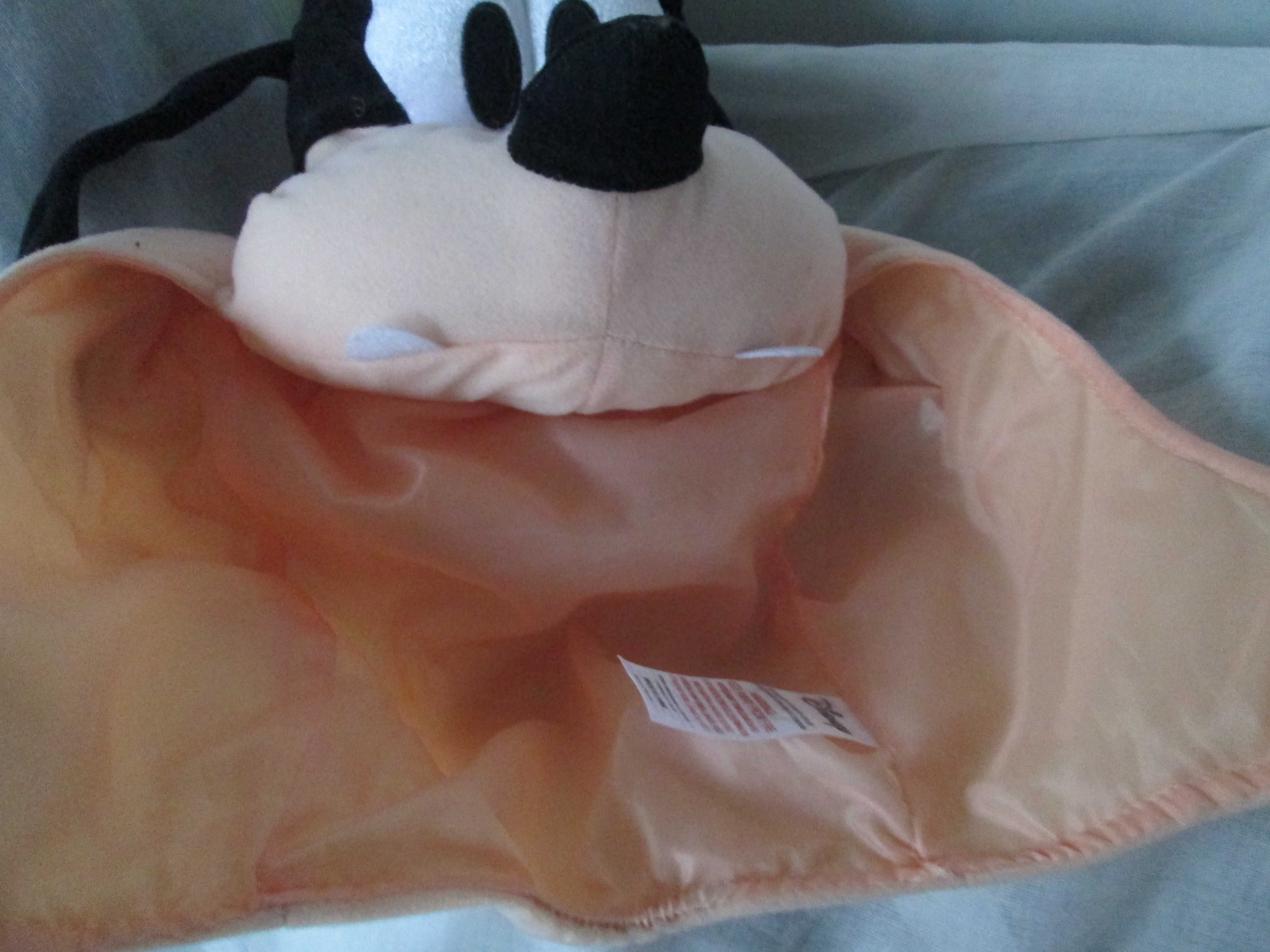 costumatie -caciula,manusi - Pluto Disney