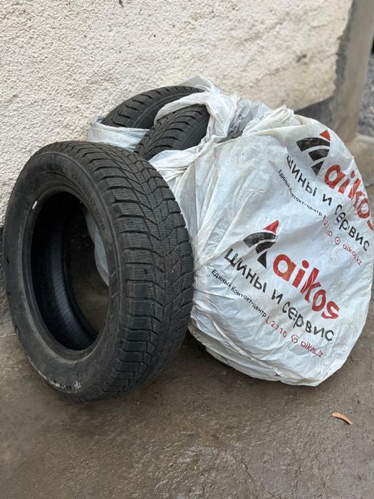 Зимняя резина почти новая комплект