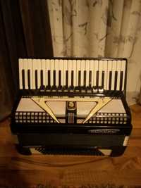 Vând acordeon Weltmeister 120 basi