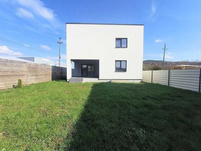 Ocazie  Casă spațioasă și modernă într-o zonă liniștită!