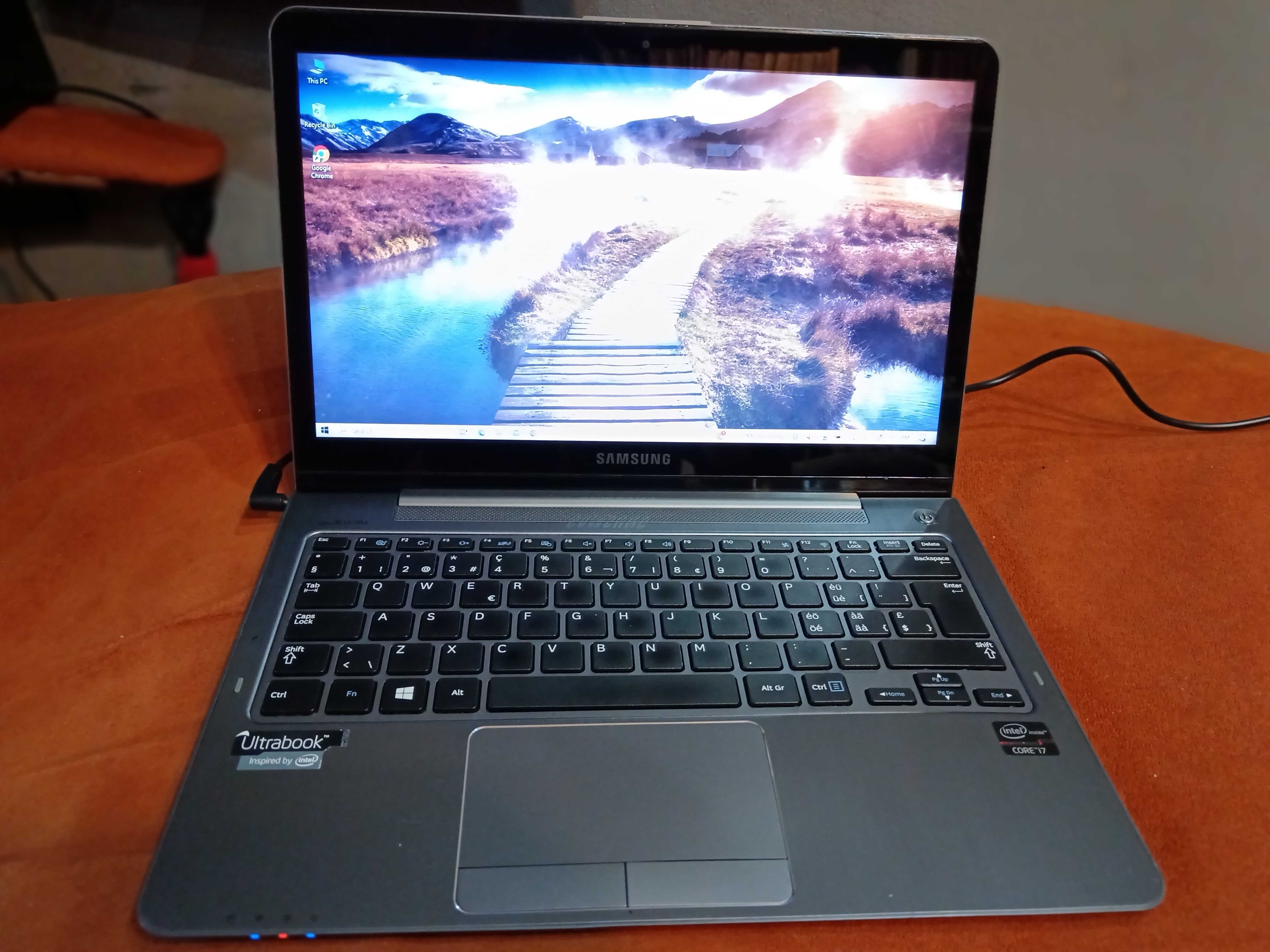 Vand laptop Samsung> 13.3 inch cu Touch screen, i7, 8gb ram, SSD