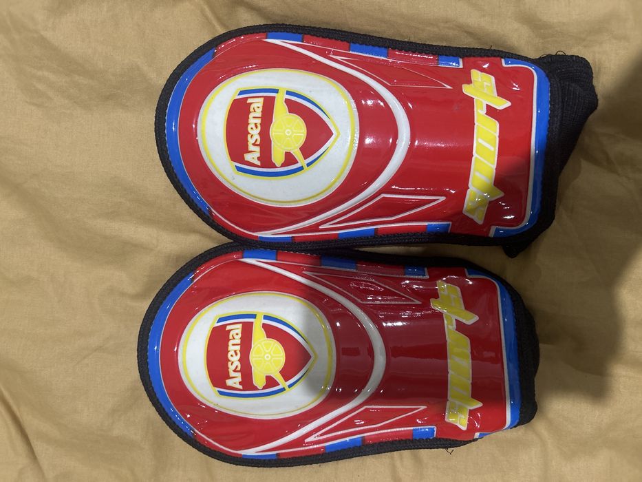 Щитки футбольные