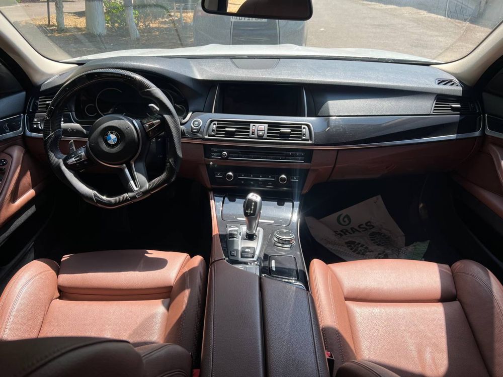 Продам BMW  f10 рестайлинг j30