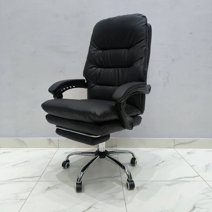 Кресло компьютерное, офисное, игровое, с подножкой, на колесиках