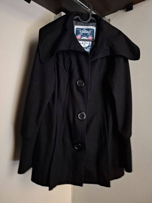 Черно дамско палто с вълна