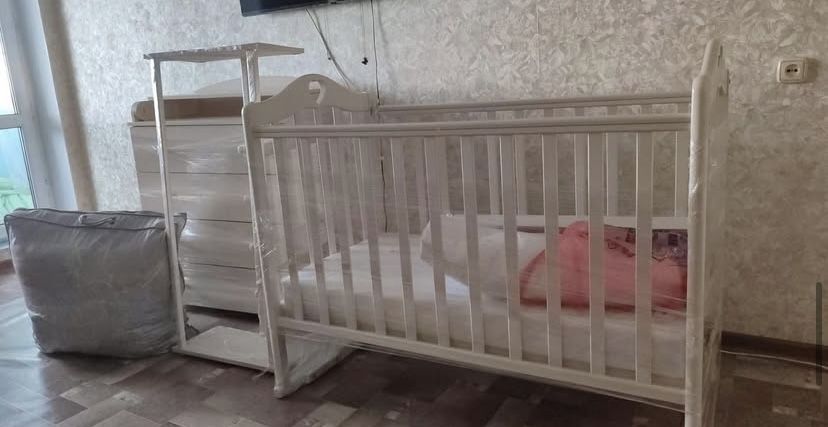 Продам детскую кроватку - с маятником