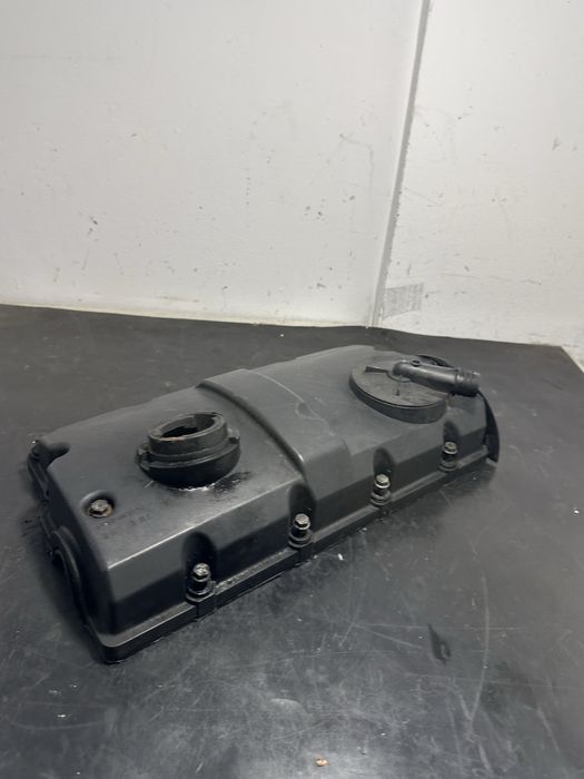 Capac culbutori volkswagen Vw Golf 4 1.9 TDI ARL ASZ AXR 038103469