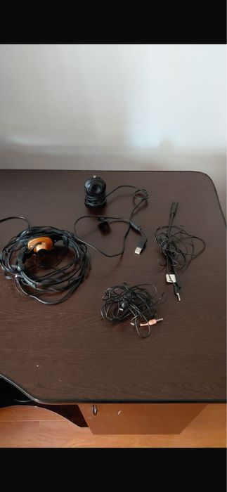 Vand pachet: minitor Philips, sistem audio si camera web