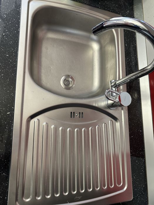 Ofer servicii de curatenie SMM PURE CLEAN