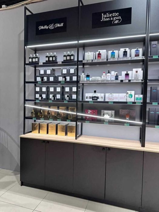 Мебель и стеллажи в магазин