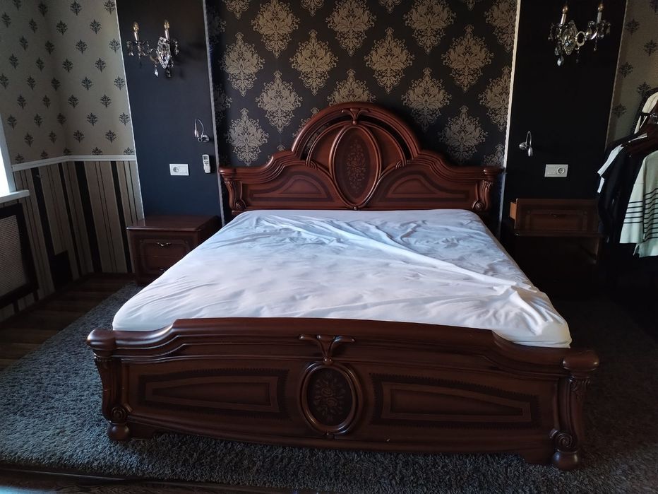 Продаю кровать без матраса из дерева, срочно