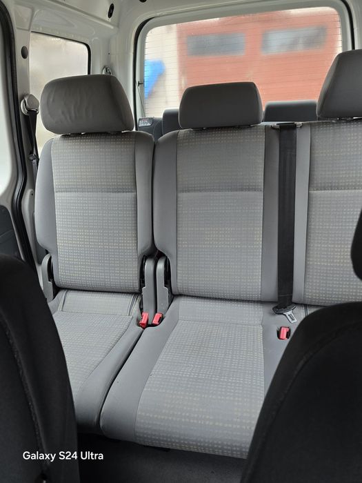VW Caddy cu 7 locuri