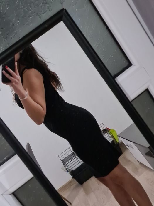 Разкроена черна рокля – XS – 20 лв