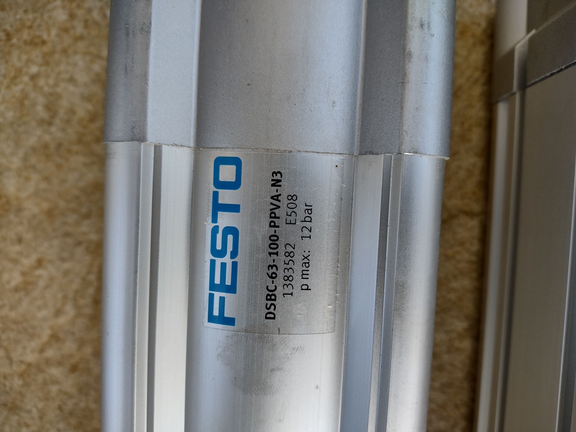 Cilindru piston pneumatic Festo