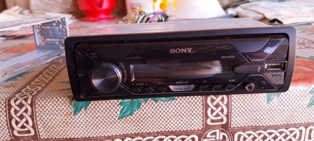 Vând radio  cu stik aux. Nou