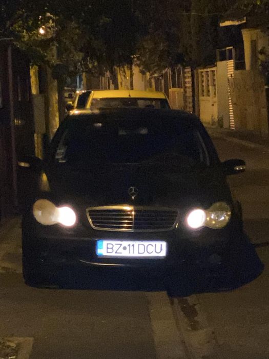 Vând sau schimb Mercedes e class c180 kompersor