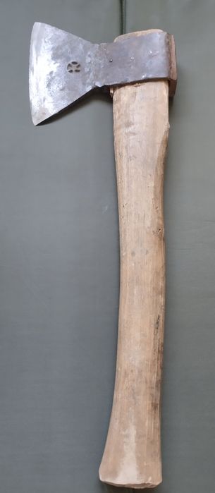 Топор - времени СССР.