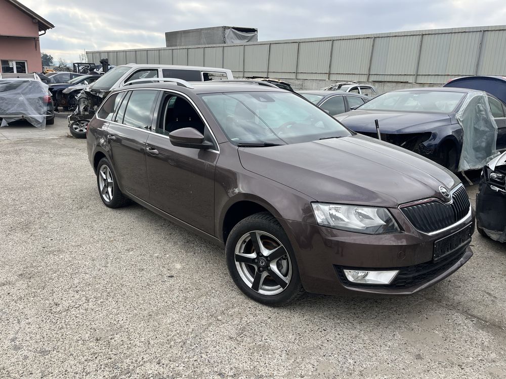 Dezmembrez Skoda Octavia 3 motor 1,6 CLH
