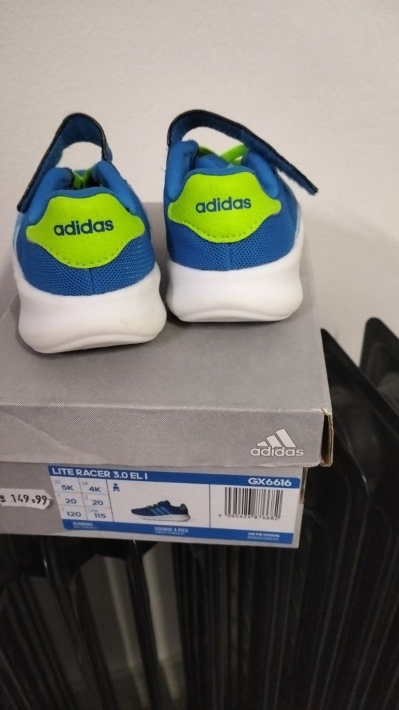 încălțăminte Adidas