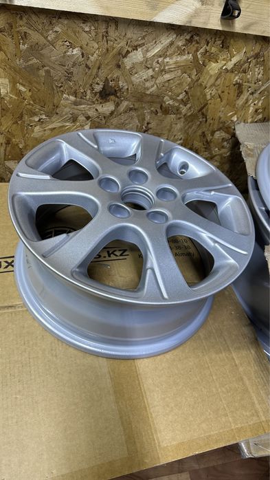 Тойота Камри R 16 комплект