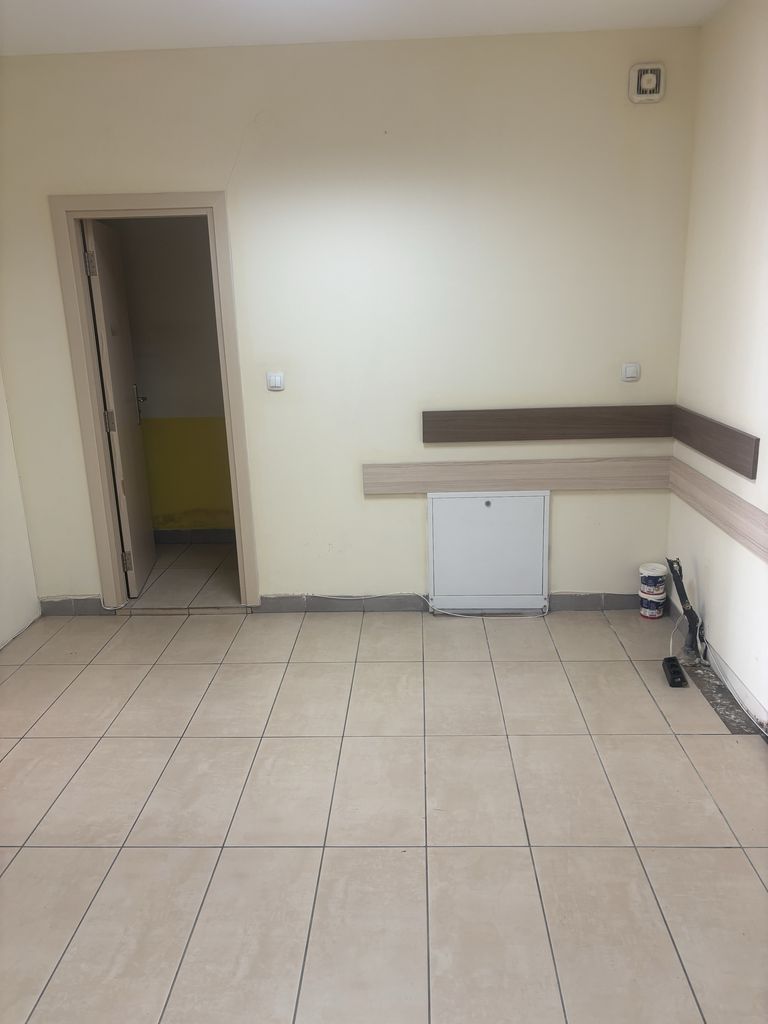 Дава се под наем Офис в с. Брестовец, Област Плевен - 74 кв.м за 306 € - Снимка #8