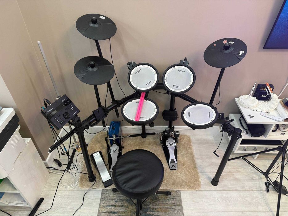 Электронные барабаны Roland TD-07 DMK с карданом и стулом