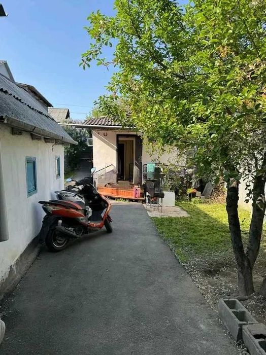 Дом с 2 отдельными входами, ул. Нарвская - (Кудерина Сахалинская)