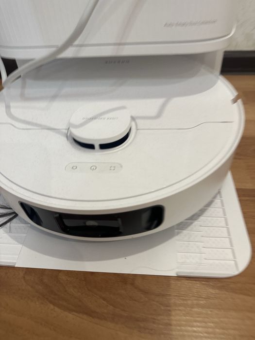 Продам робот пылесос DREAME