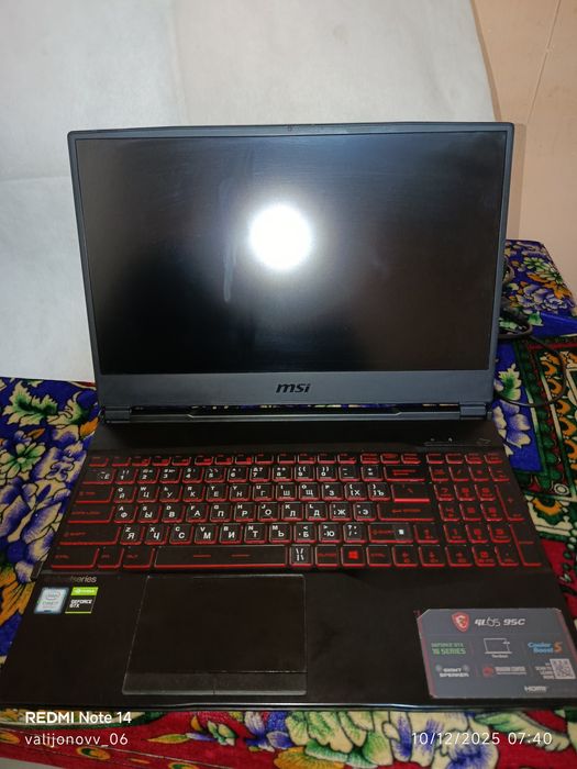 Core i (7) Noutbuk igravoy umuman qotmaydi.