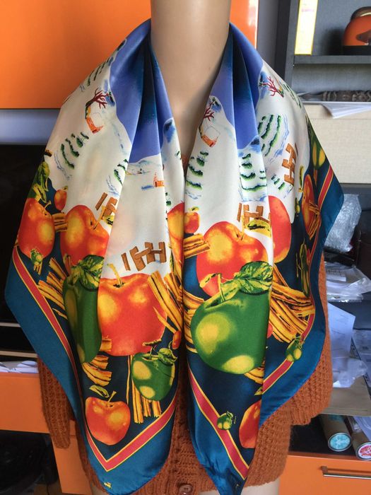 Копринен шал със зимни мотиви