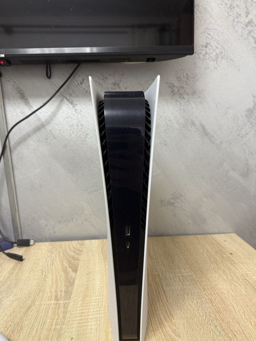 Ps5 digital + doua controlere