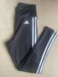 Клин Adidas.