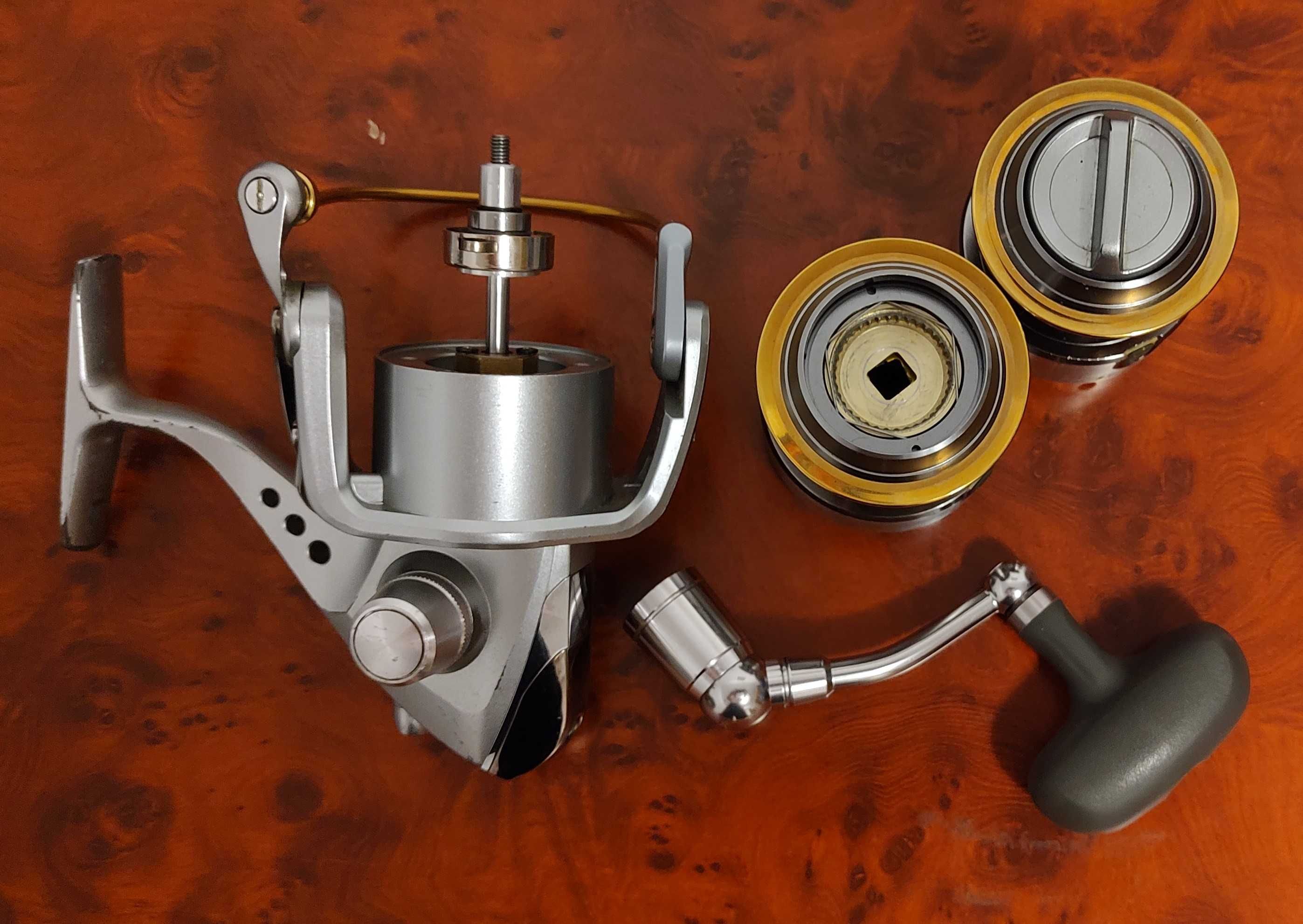 mulineta de spinning Daiwa Tournament Force 3000,made in Japan