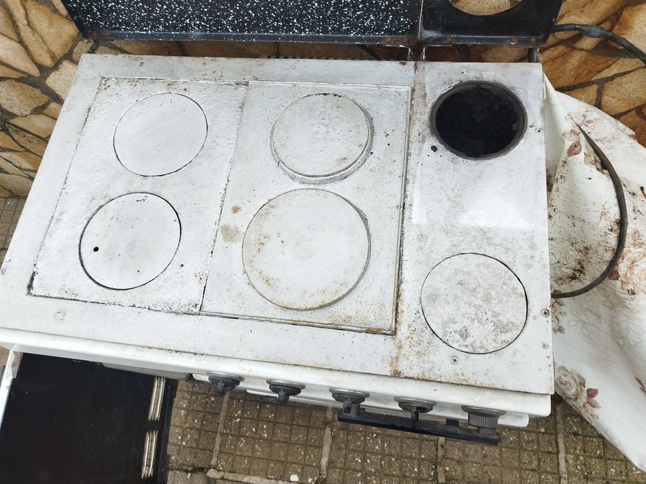 Готварска печка на твърдо гориво