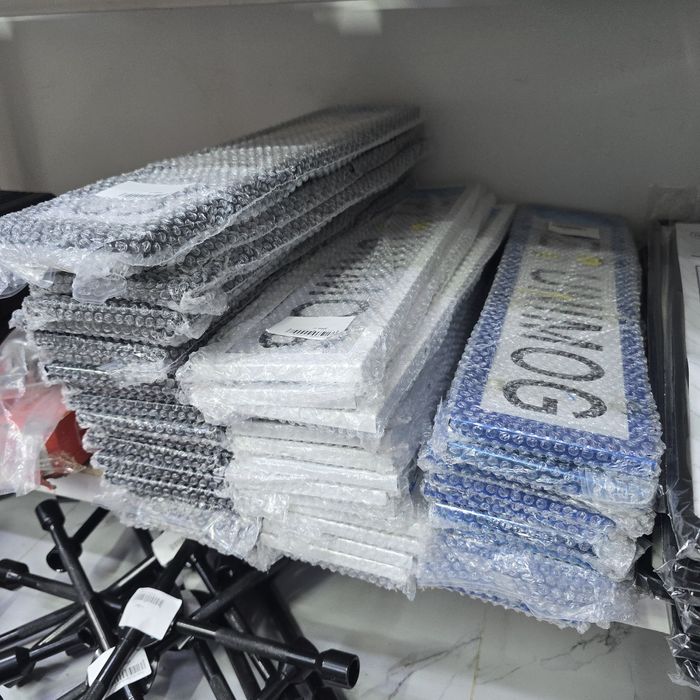 Железный держатель номера. Подномерник для любого авто машину. Разные