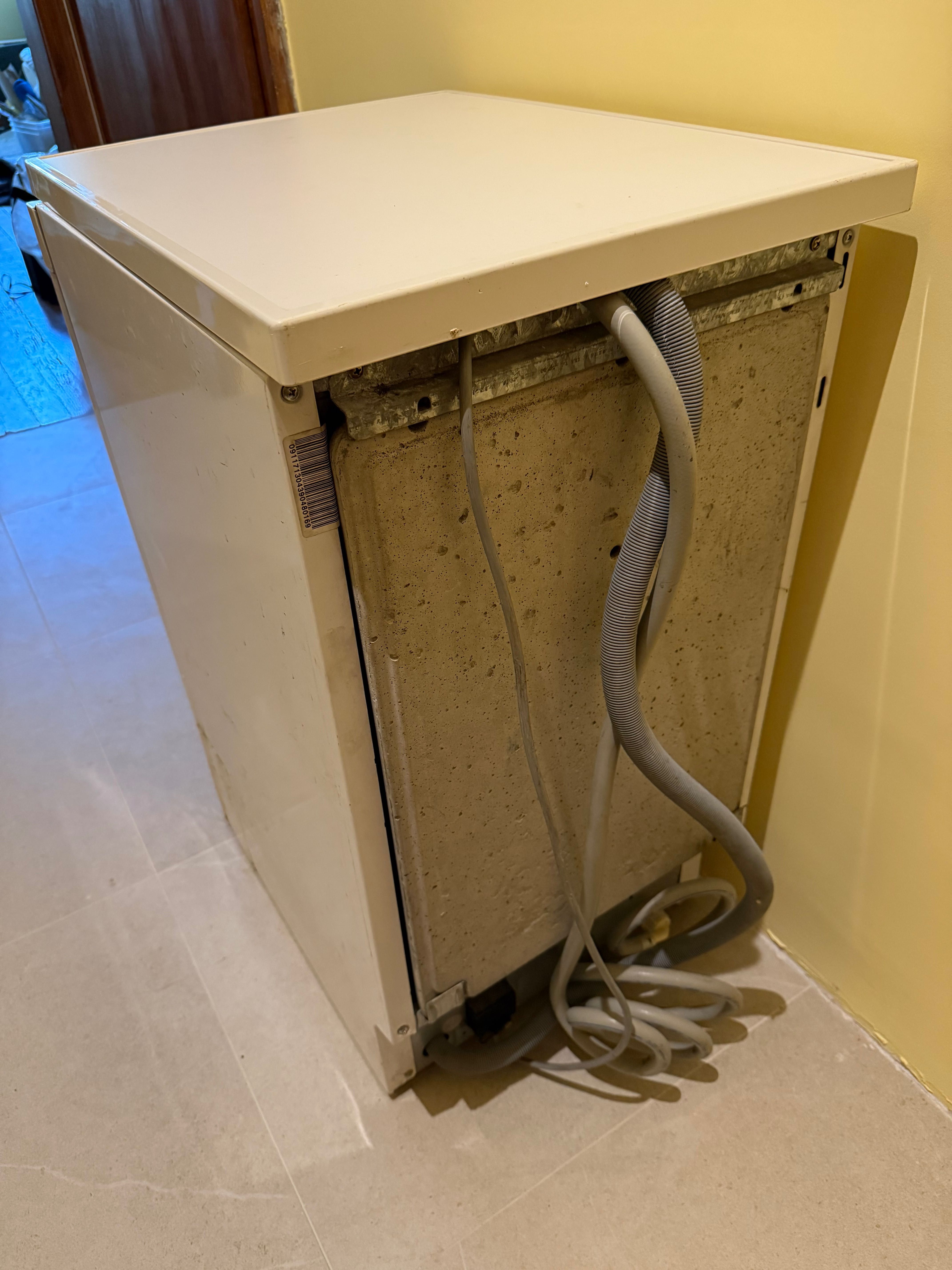Съдомиялна - Electrolux - 45 см - всичко работи!
