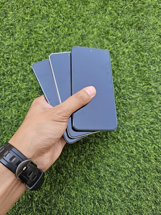 Samsung Galaxy S22 5G. Joyi 8/256 GB. Ime ofitsalniy o'tgan. Garantya