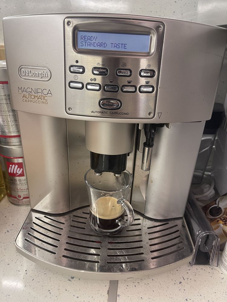 Кафемашина De’Longhi Cappuccino с дигитален дисплей и кана за мляко