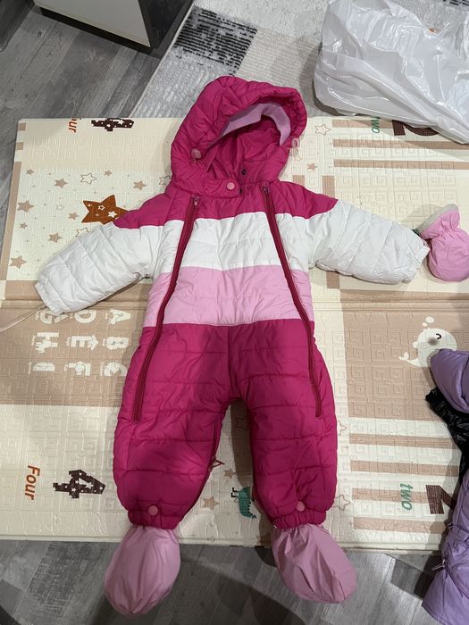 Продам детские зимние комбинезоны.