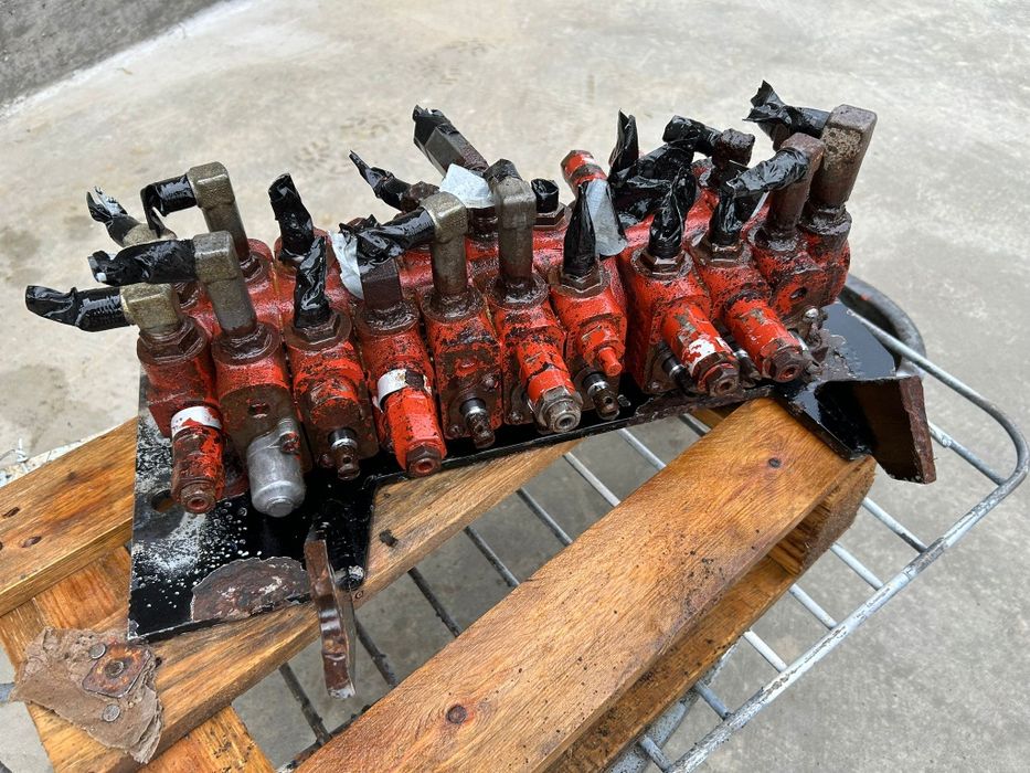 Distribuitor hidraulyc Mini excavator .