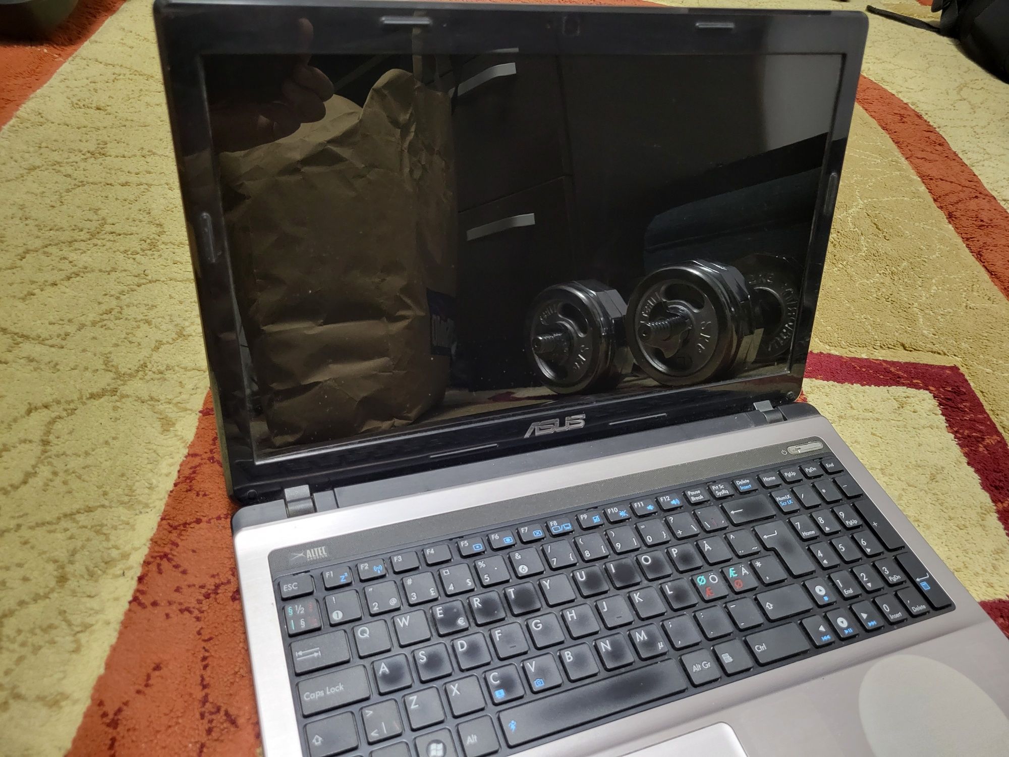 Laptop Asus I5 fara memorie